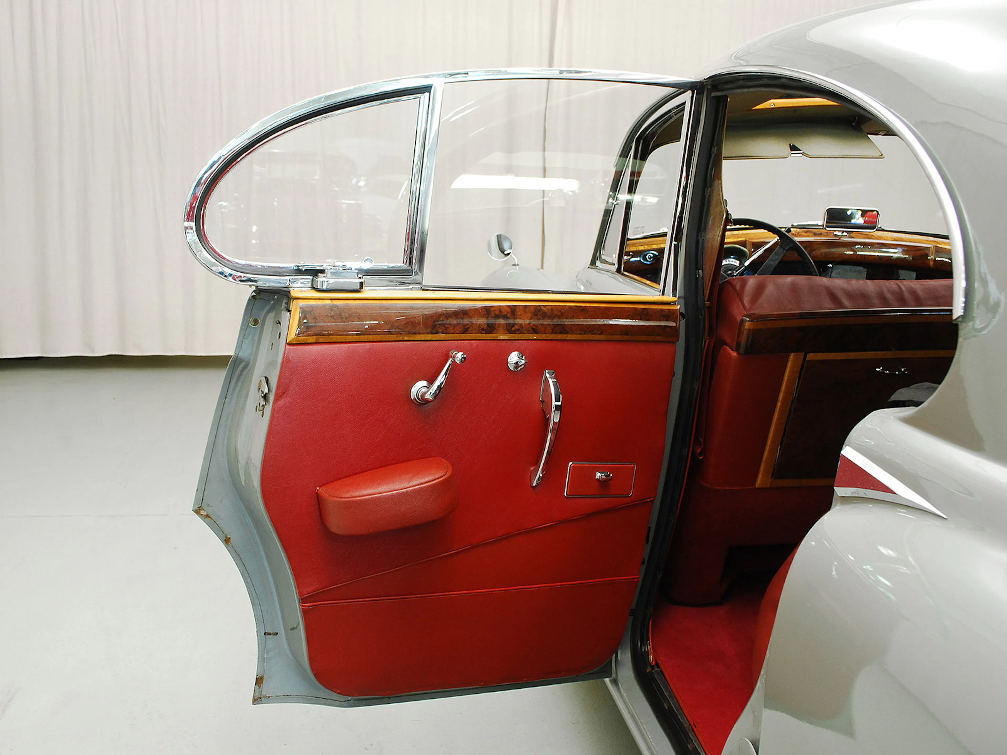 1961 Jaguar Mark IX 4dr Sedan Courtesy of Hyman Ltd.