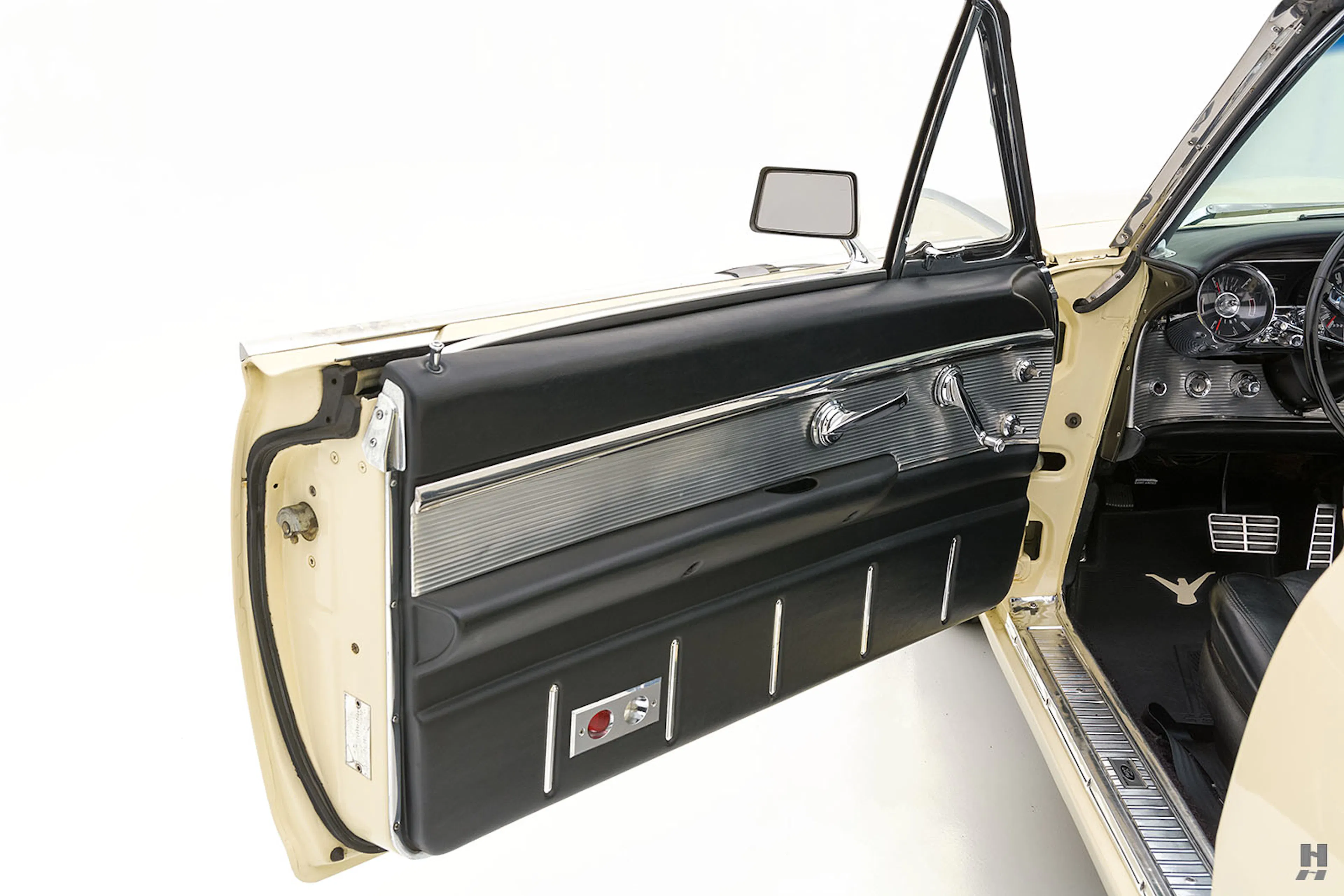 1963 Ford Thunderbird 2dr Convertible Courtesy of Hyman Ltd.