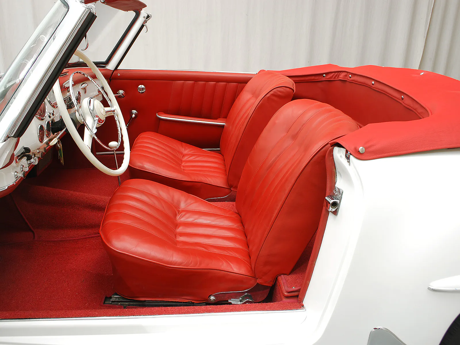 1963 Mercedes-Benz 190SL 2dr Convertible Courtesy of Hyman Ltd.