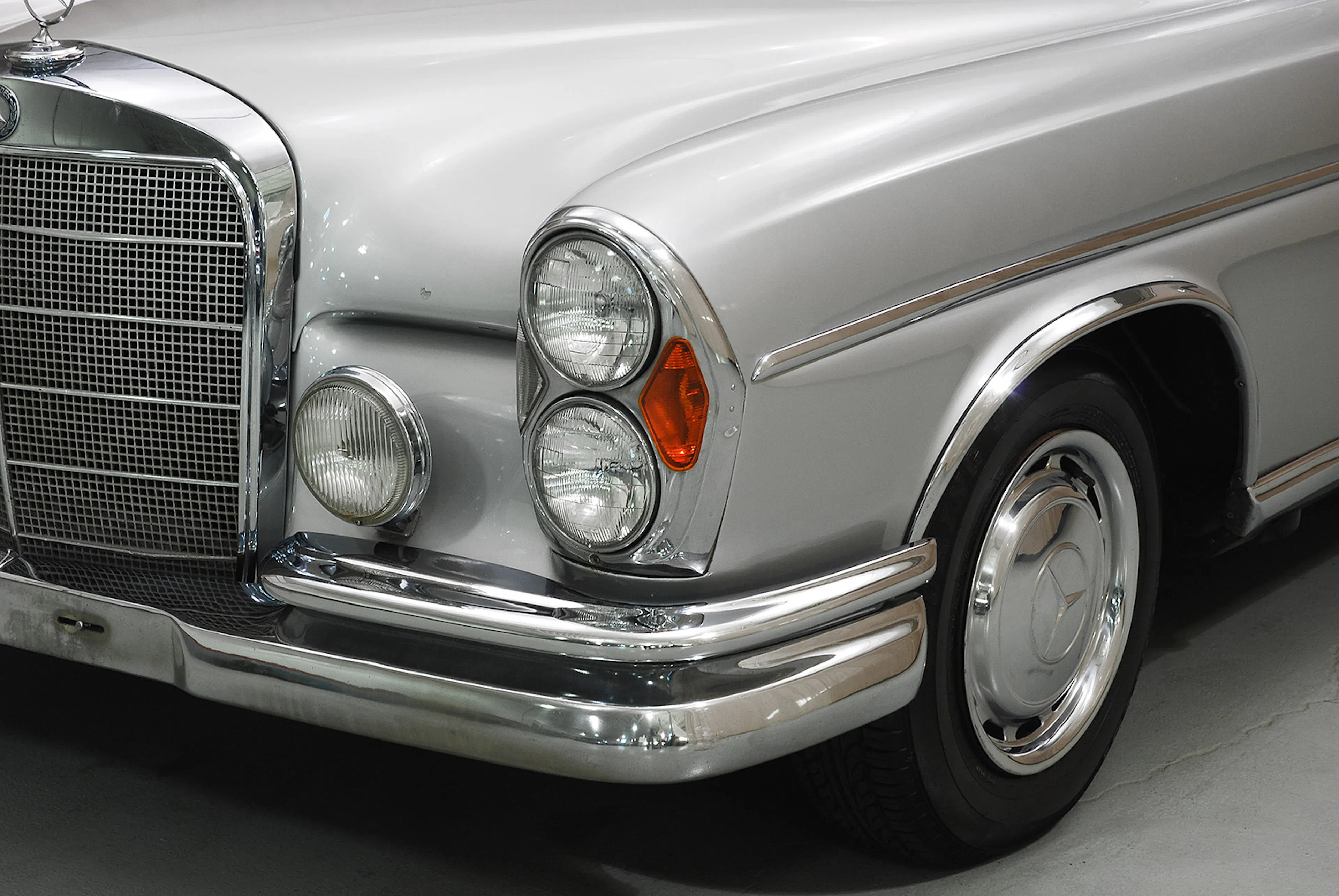 1963 Mercedes-Benz 220SEb 2dr Coupe Courtesy of Hyman Ltd.