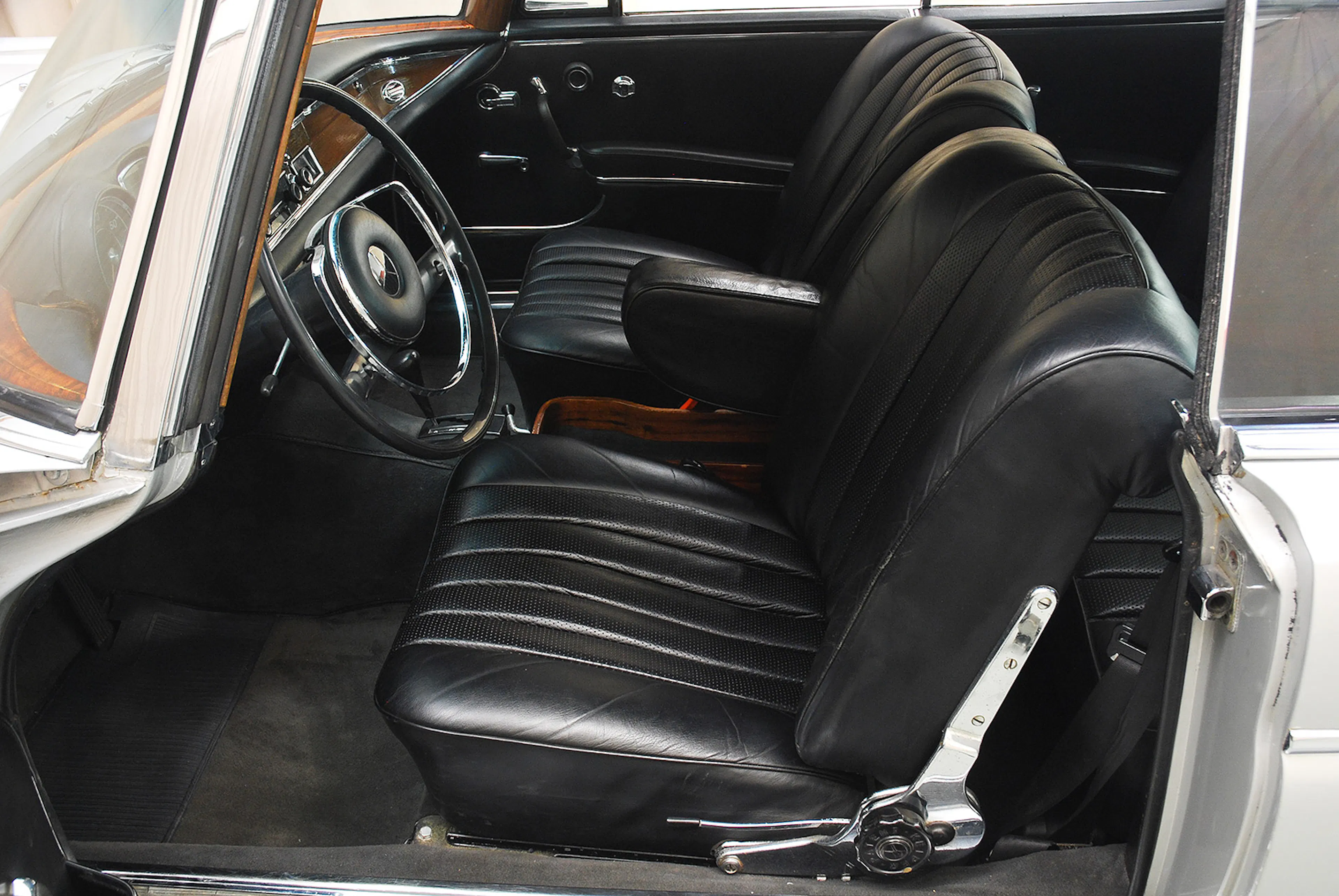 1963 Mercedes-Benz 220SEb 2dr Coupe Courtesy of Hyman Ltd.