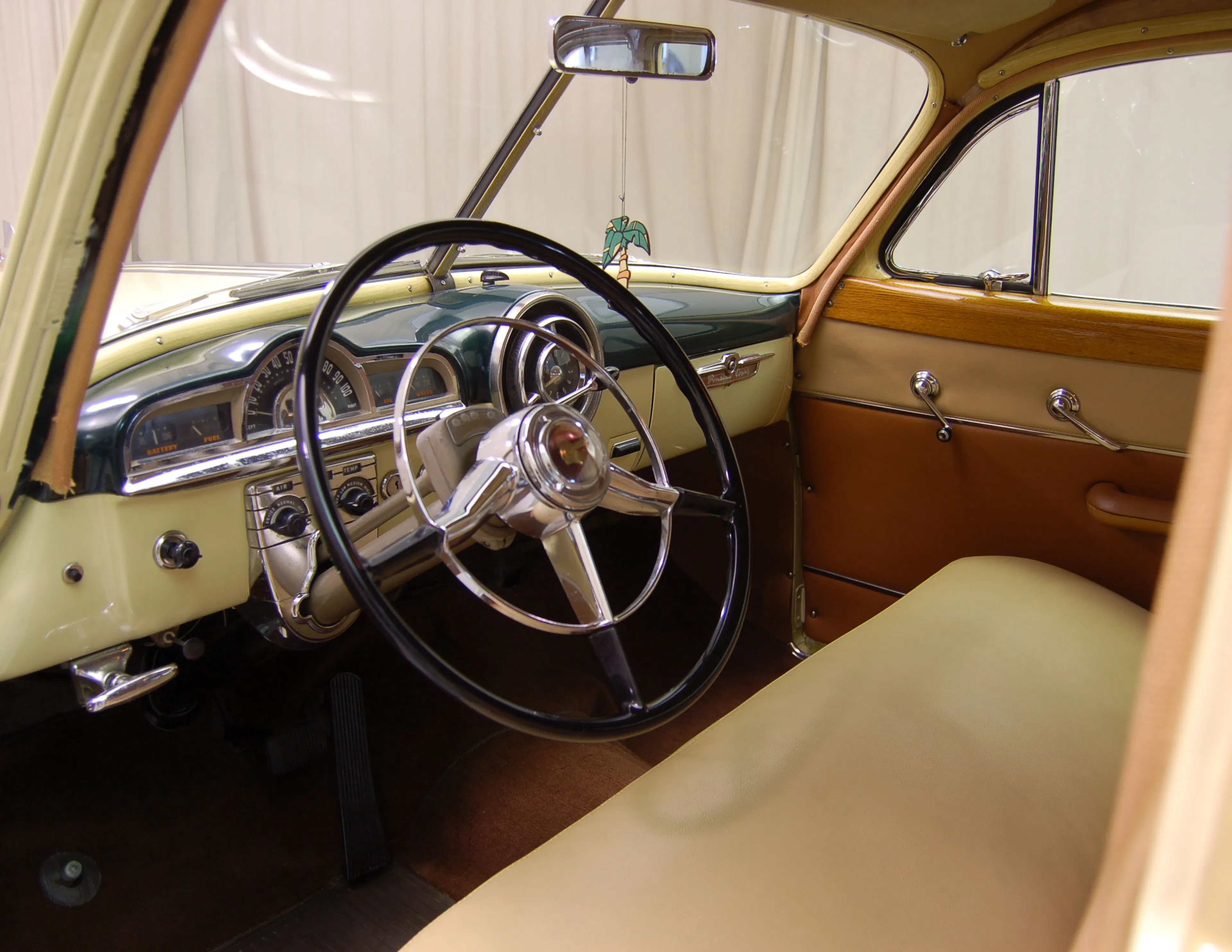 1951 Pontiac Streamliner Wagon