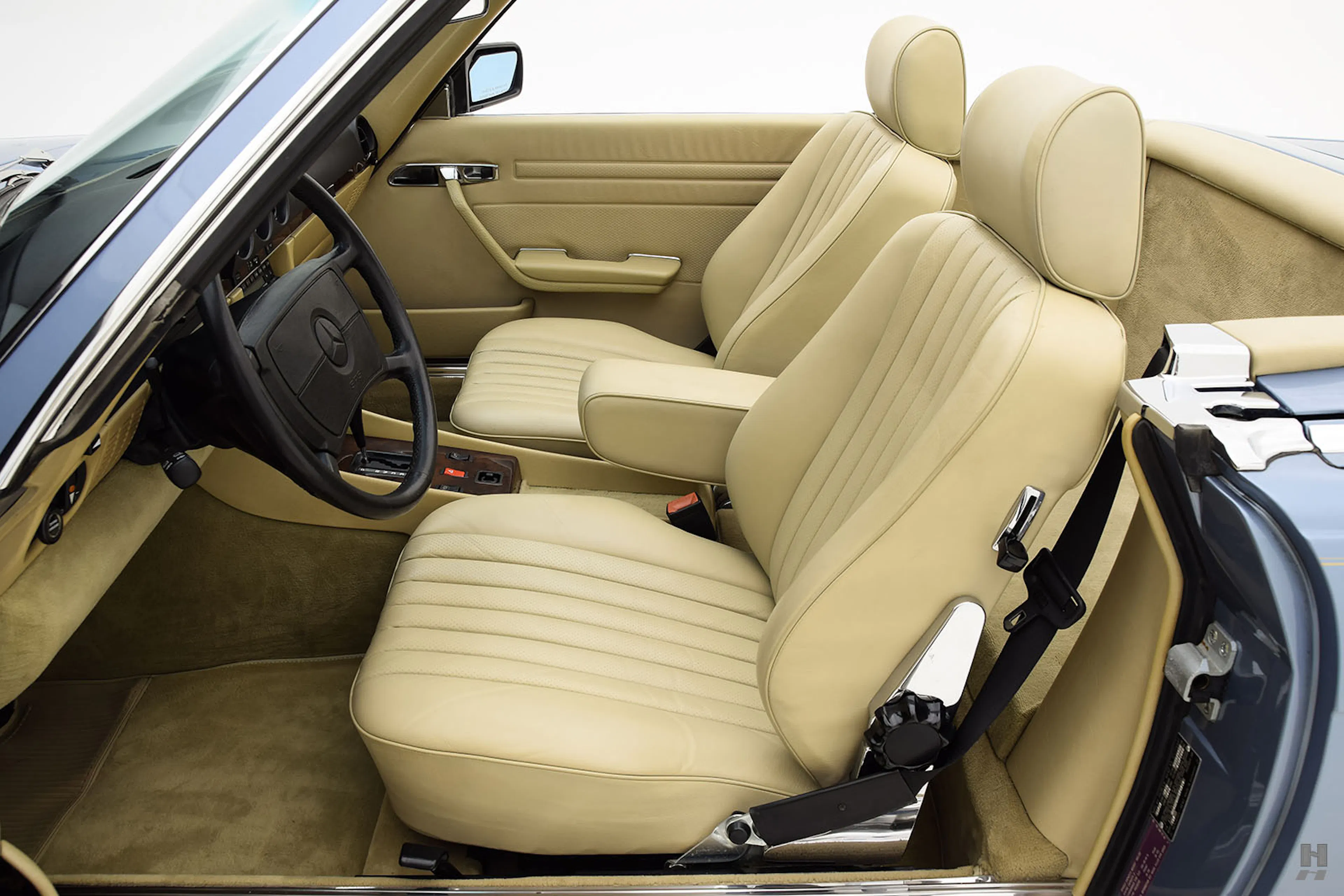 1987 Mercedes-Benz 560SL 2dr Roadster Courtesy of Hyman Ltd.