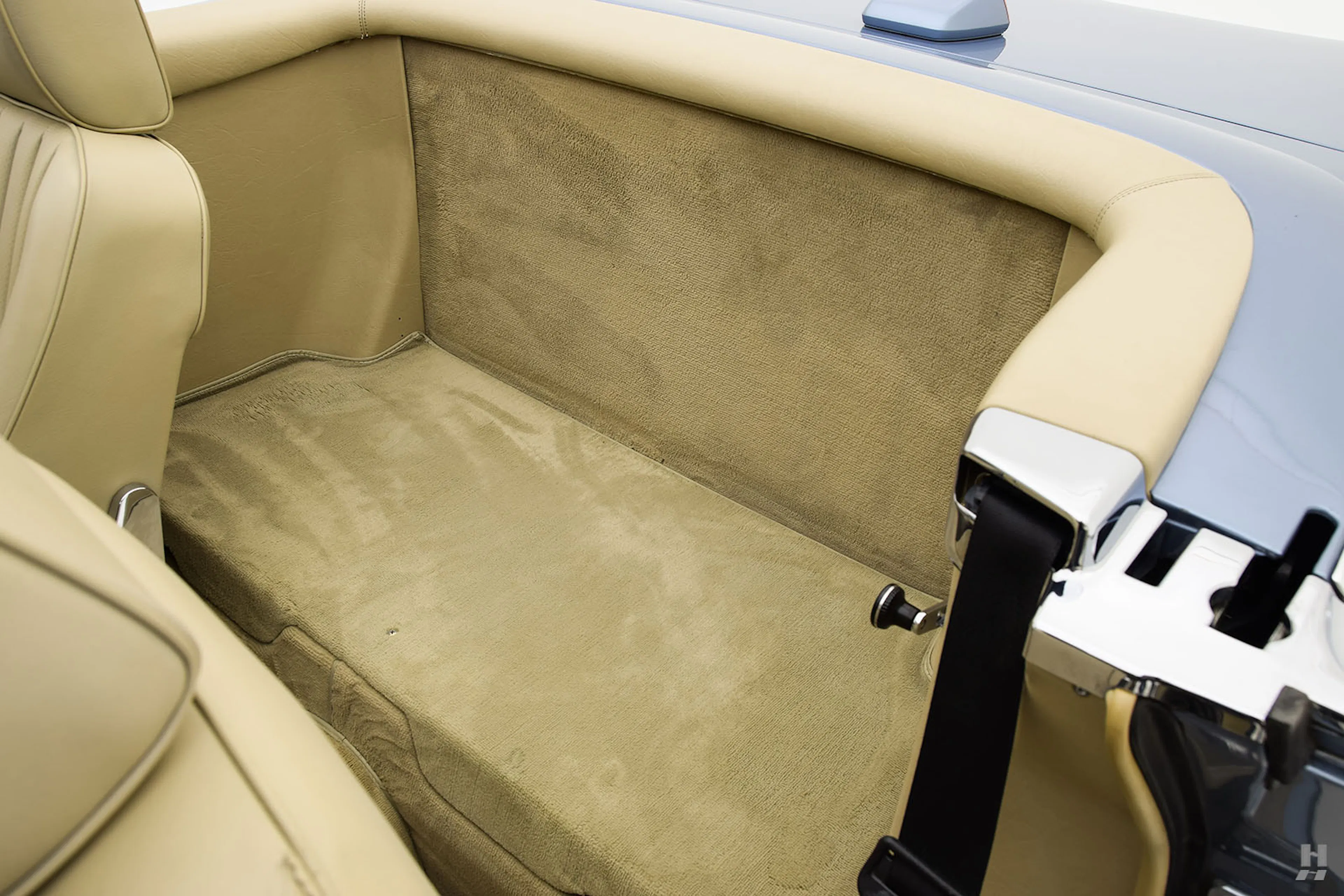 1987 Mercedes-Benz 560SL 2dr Roadster Courtesy of Hyman Ltd.