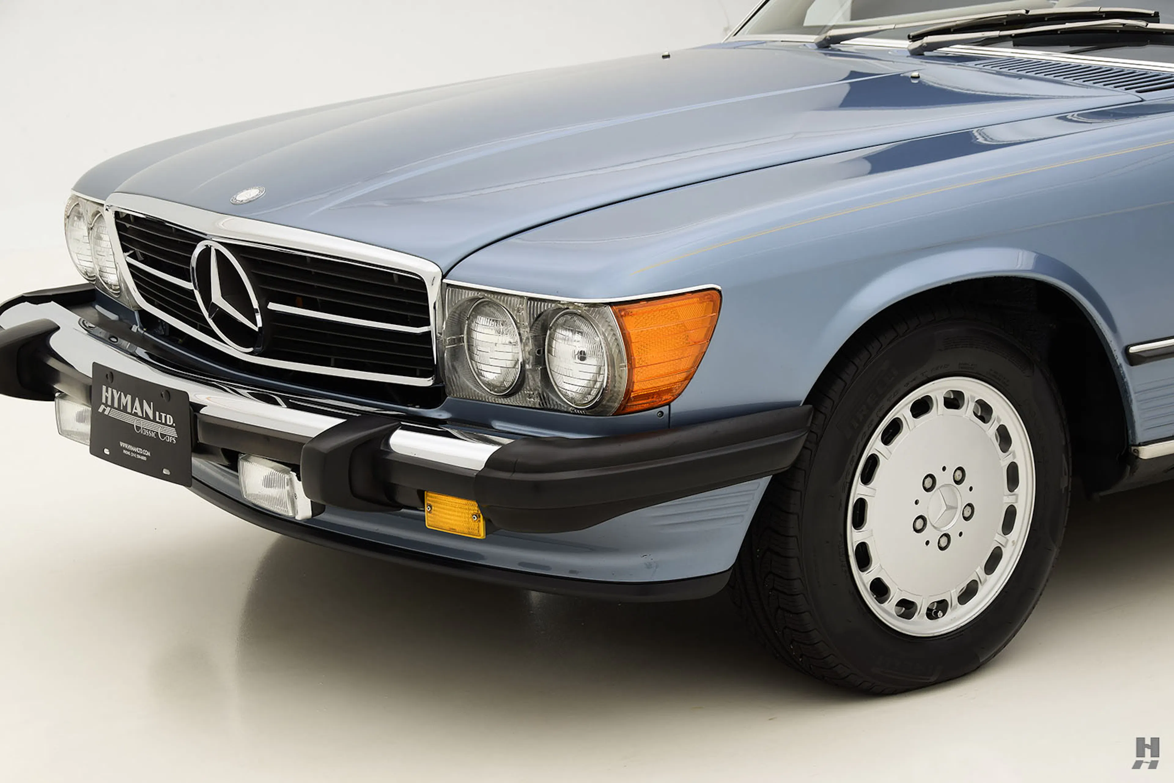 1987 Mercedes-Benz 560SL 2dr Roadster Courtesy of Hyman Ltd.