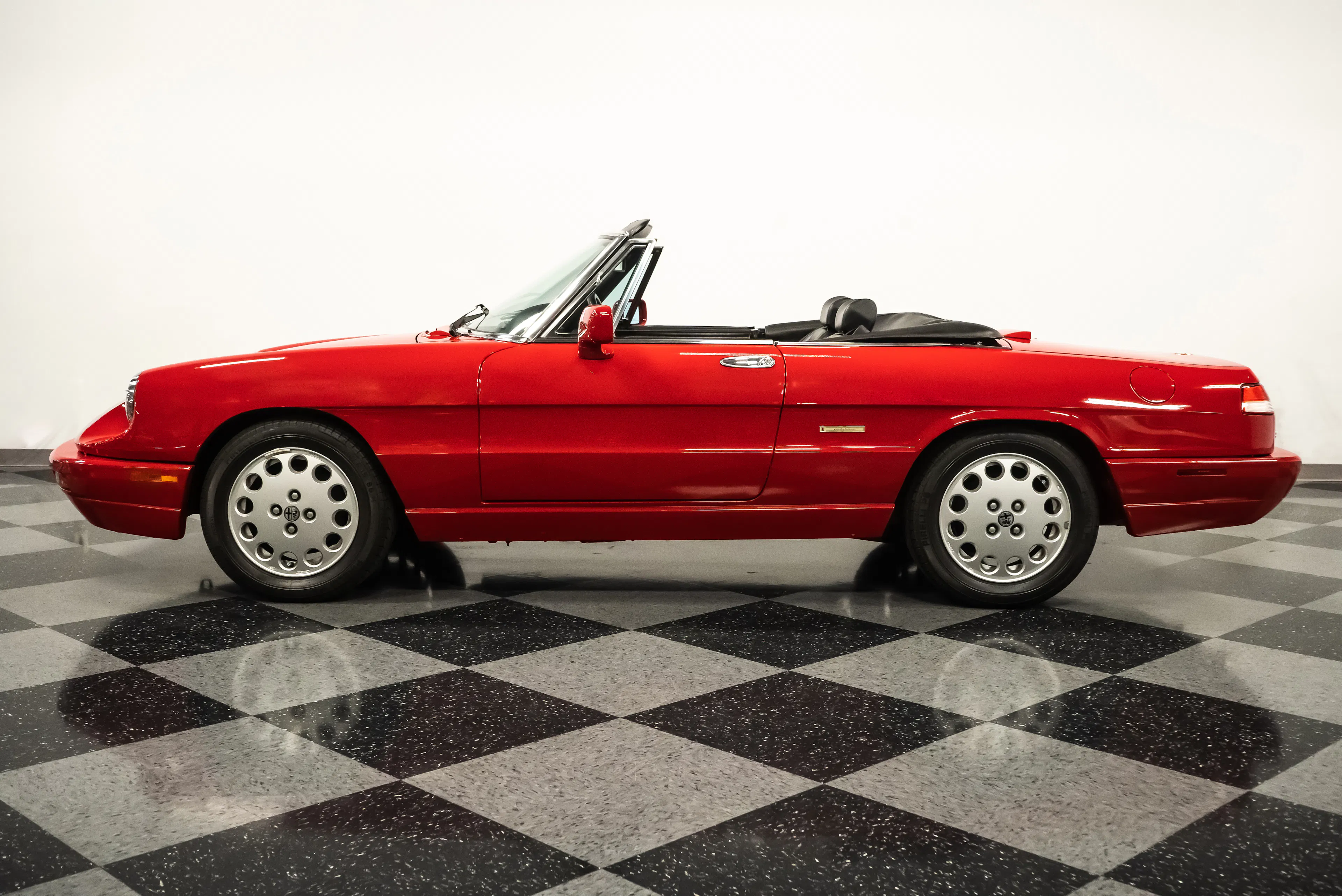 1992 Alfa Romeo Spider Veloce courtesy of Arno Leskinen, Streetside Classics and Jose Pardo