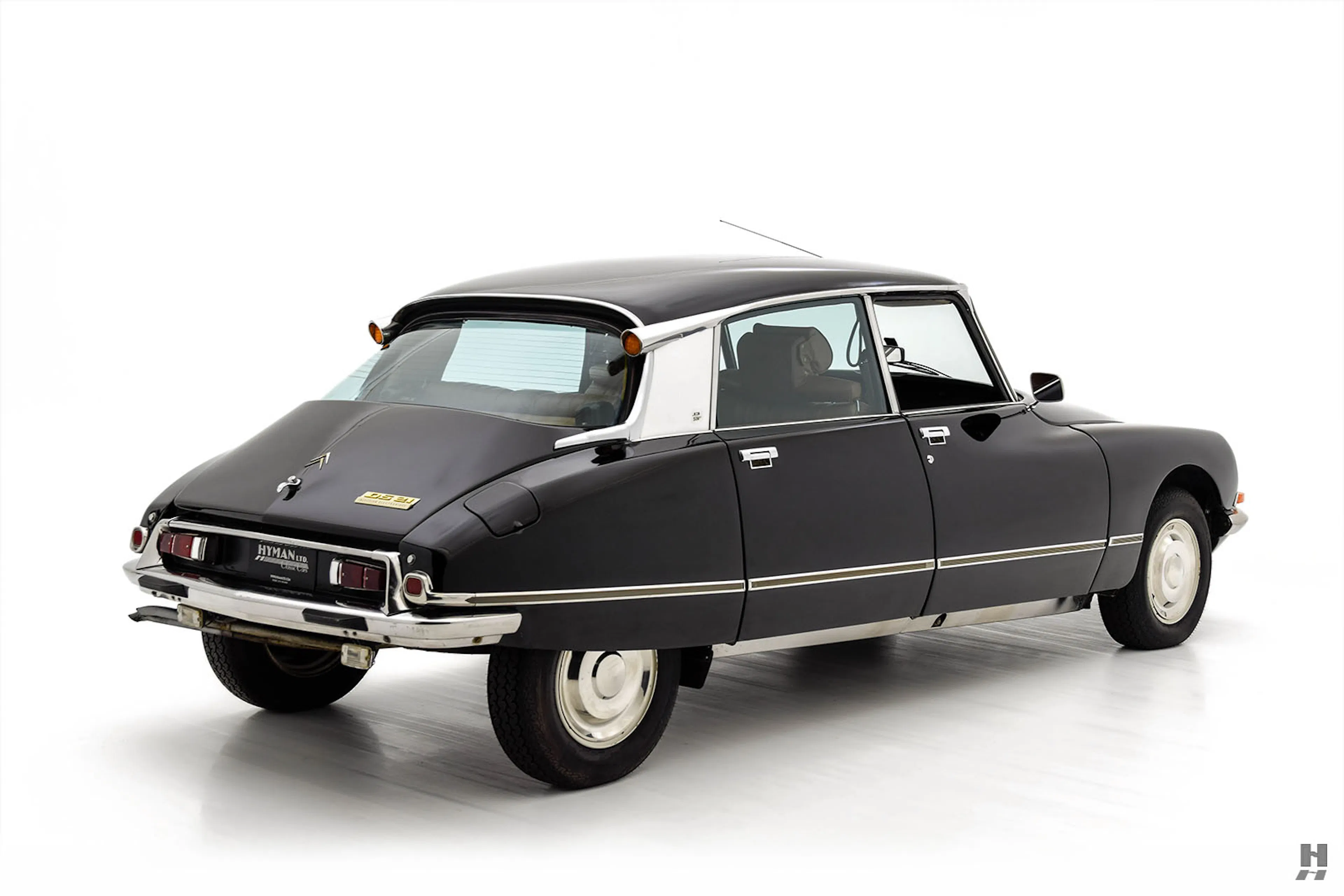 1972 Citroën DS21 Pallas 4dr Sedan Courtesy of Hyman Ltd.