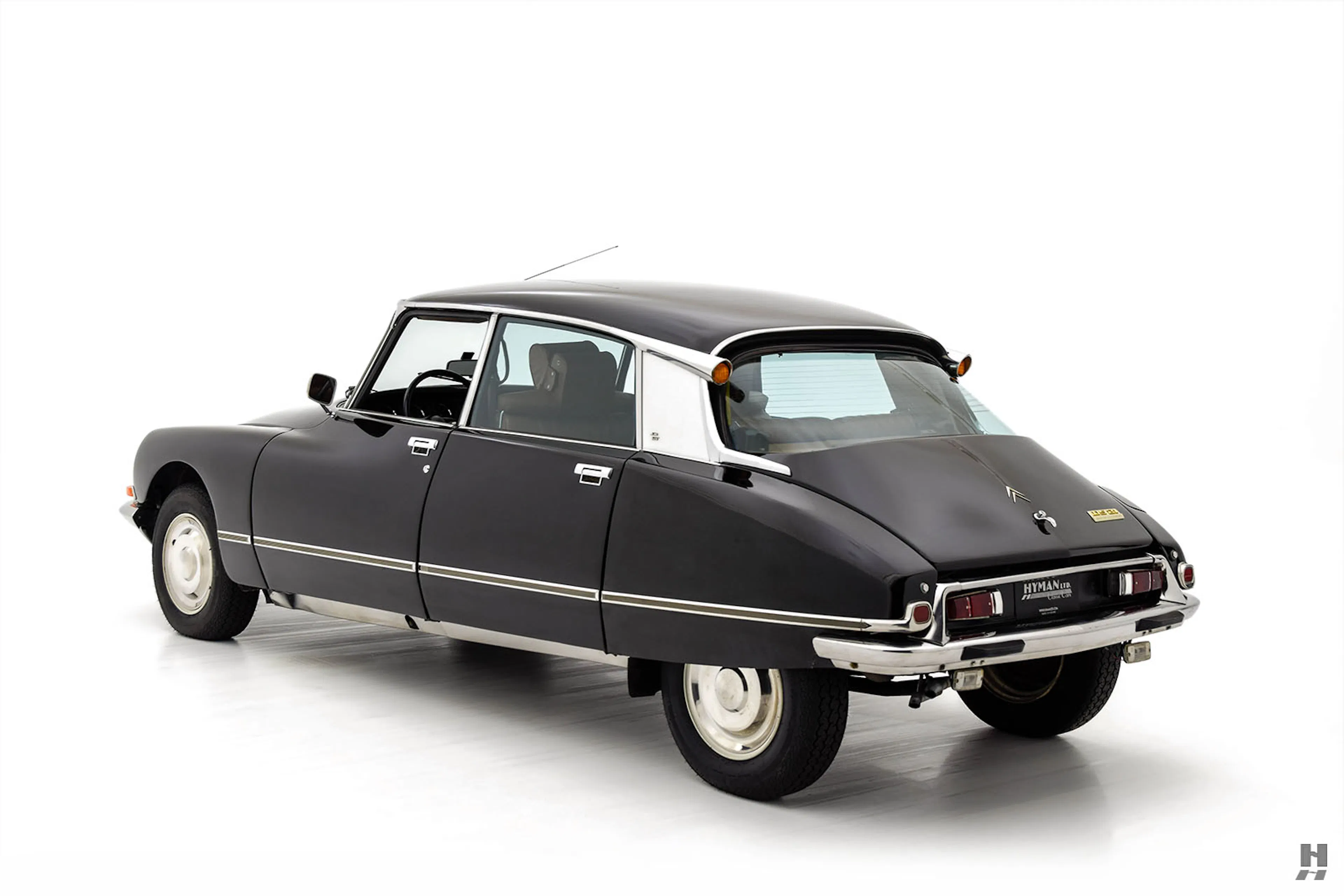 1972 Citroën DS21 Pallas 4dr Sedan Courtesy of Hyman Ltd.