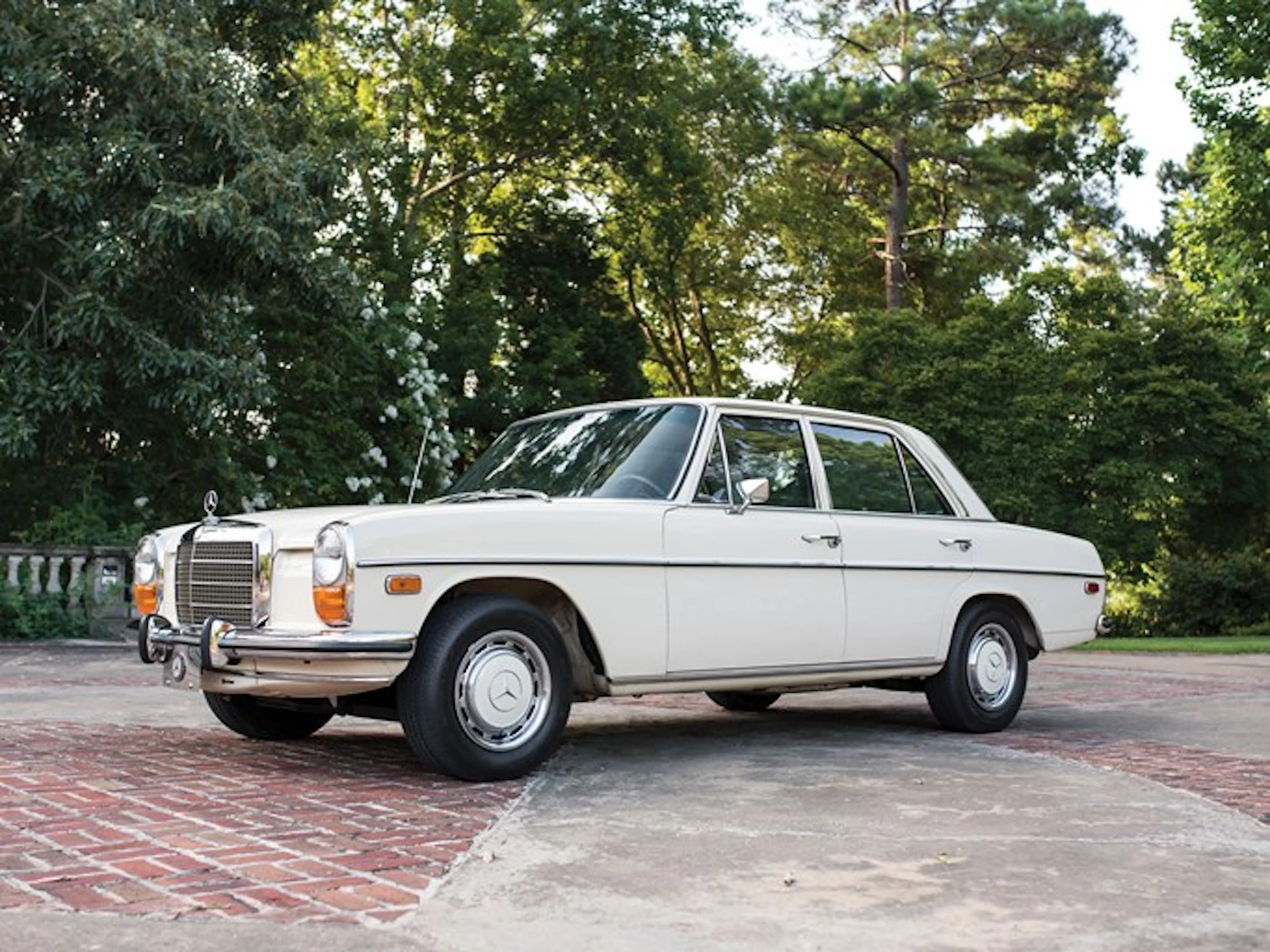 1972 Mercedes-Benz 220 Sedan