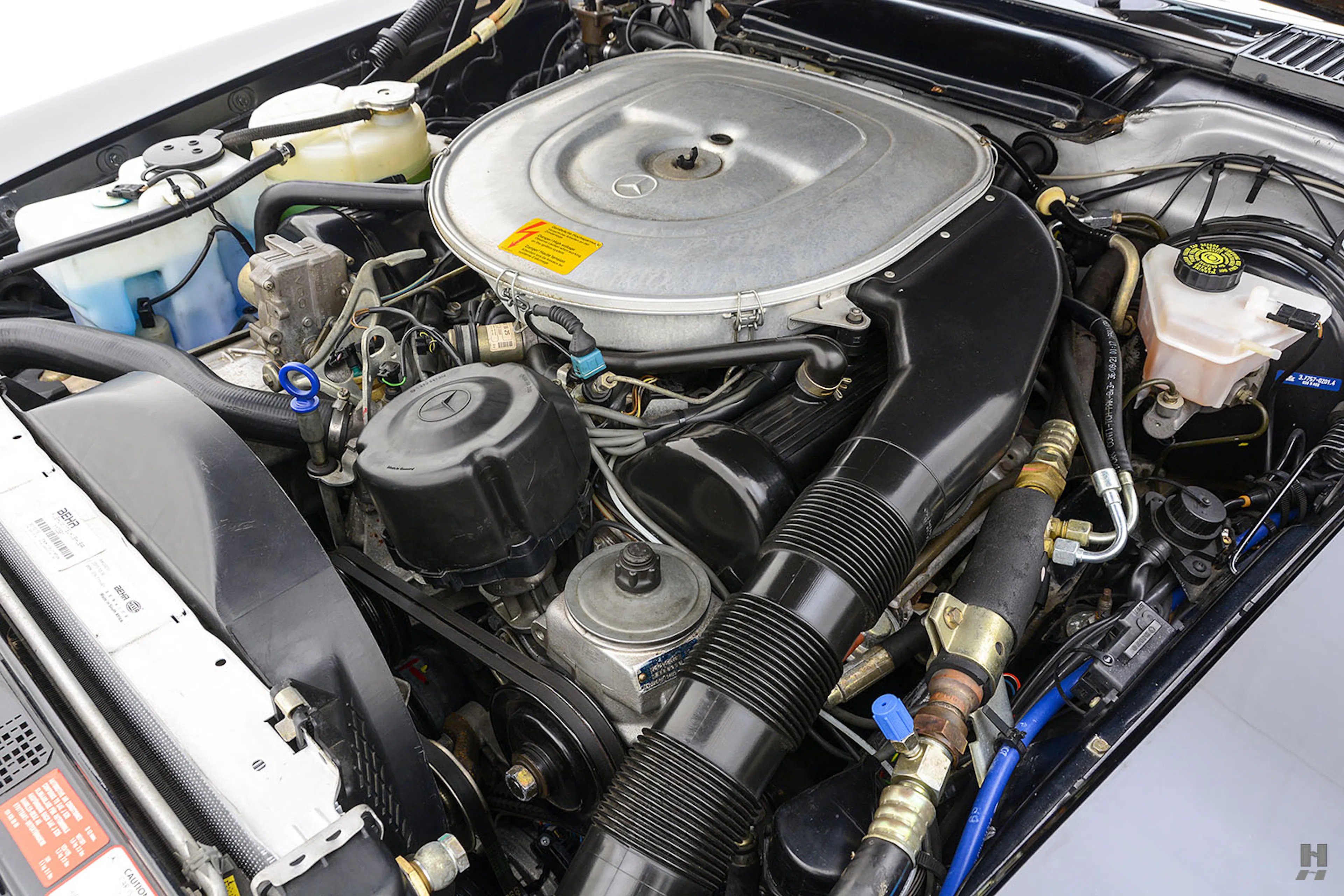 1989 Mercedes-Benz 560SL 2dr Roadster Courtesy of Hyman Ltd.