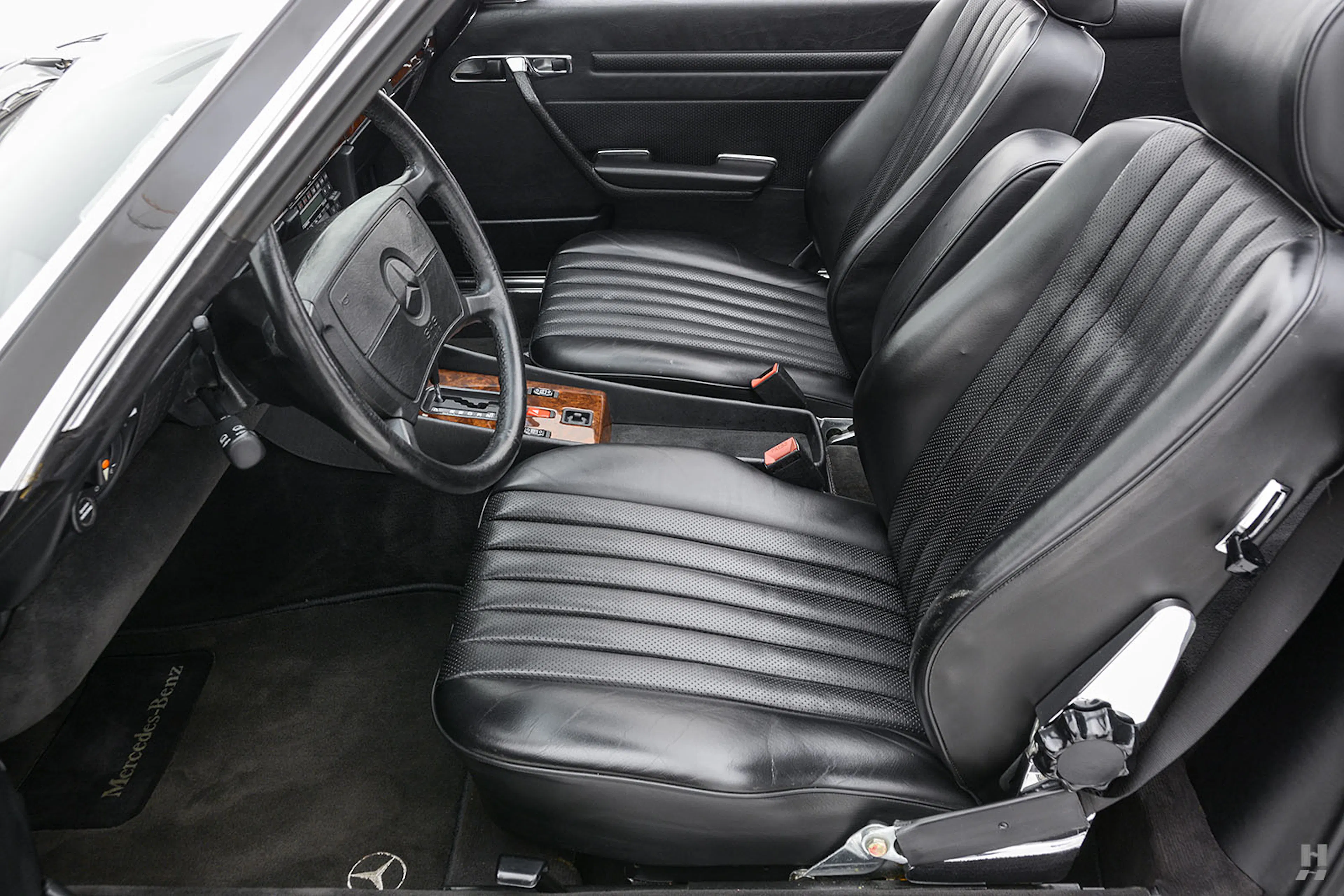 1989 Mercedes-Benz 560SL 2dr Roadster Courtesy of Hyman Ltd.