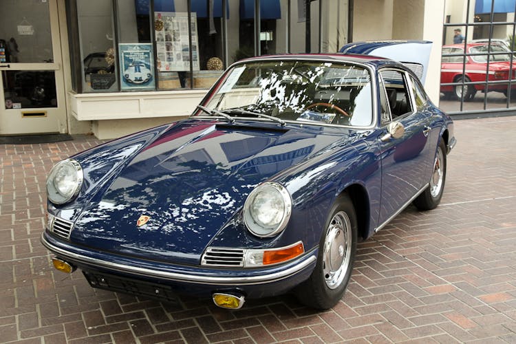1964 Porsche 911 Base | Hagerty Valuation Tools
