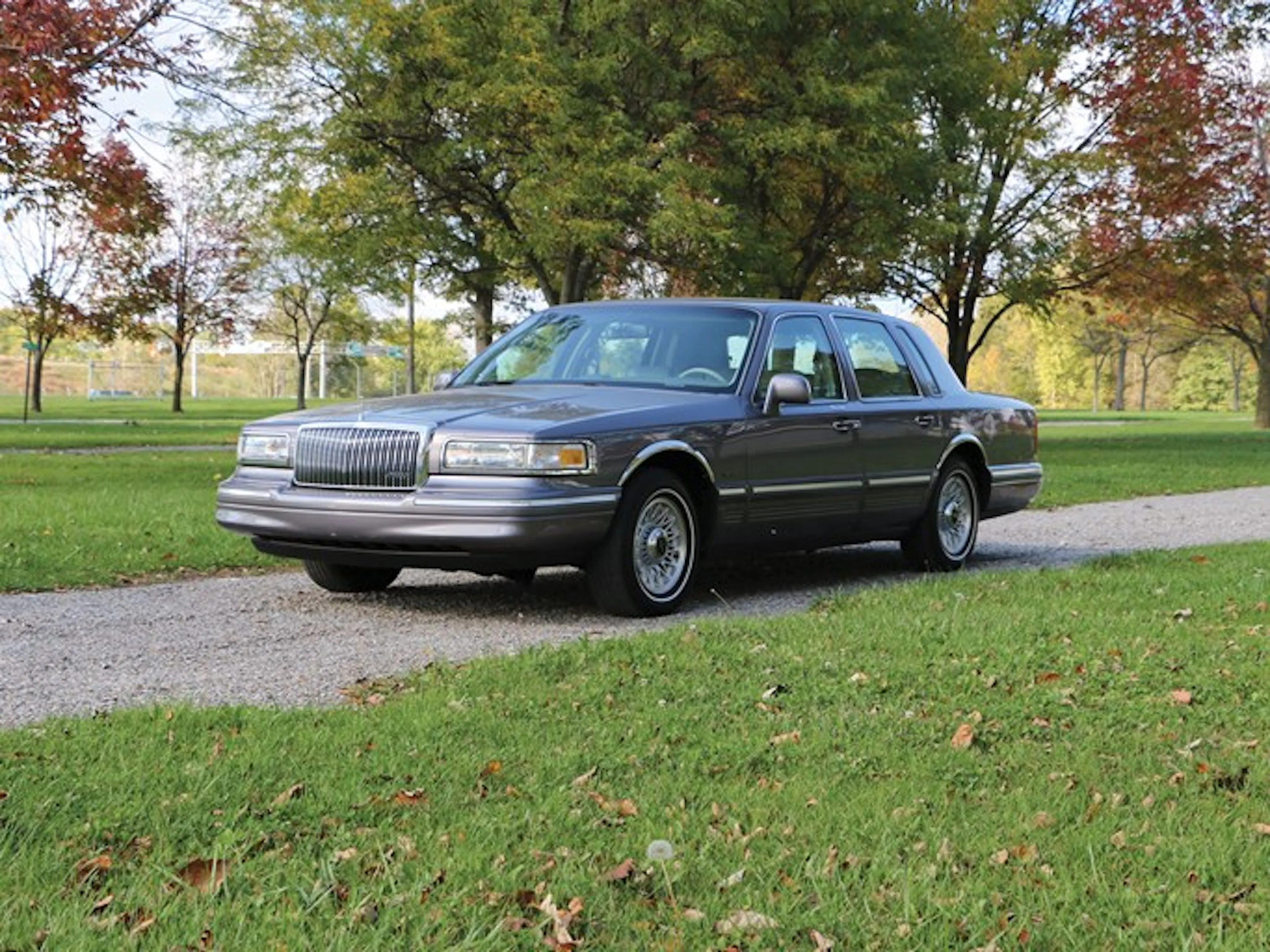 1996 Lincoln Town Car Signature Sedan